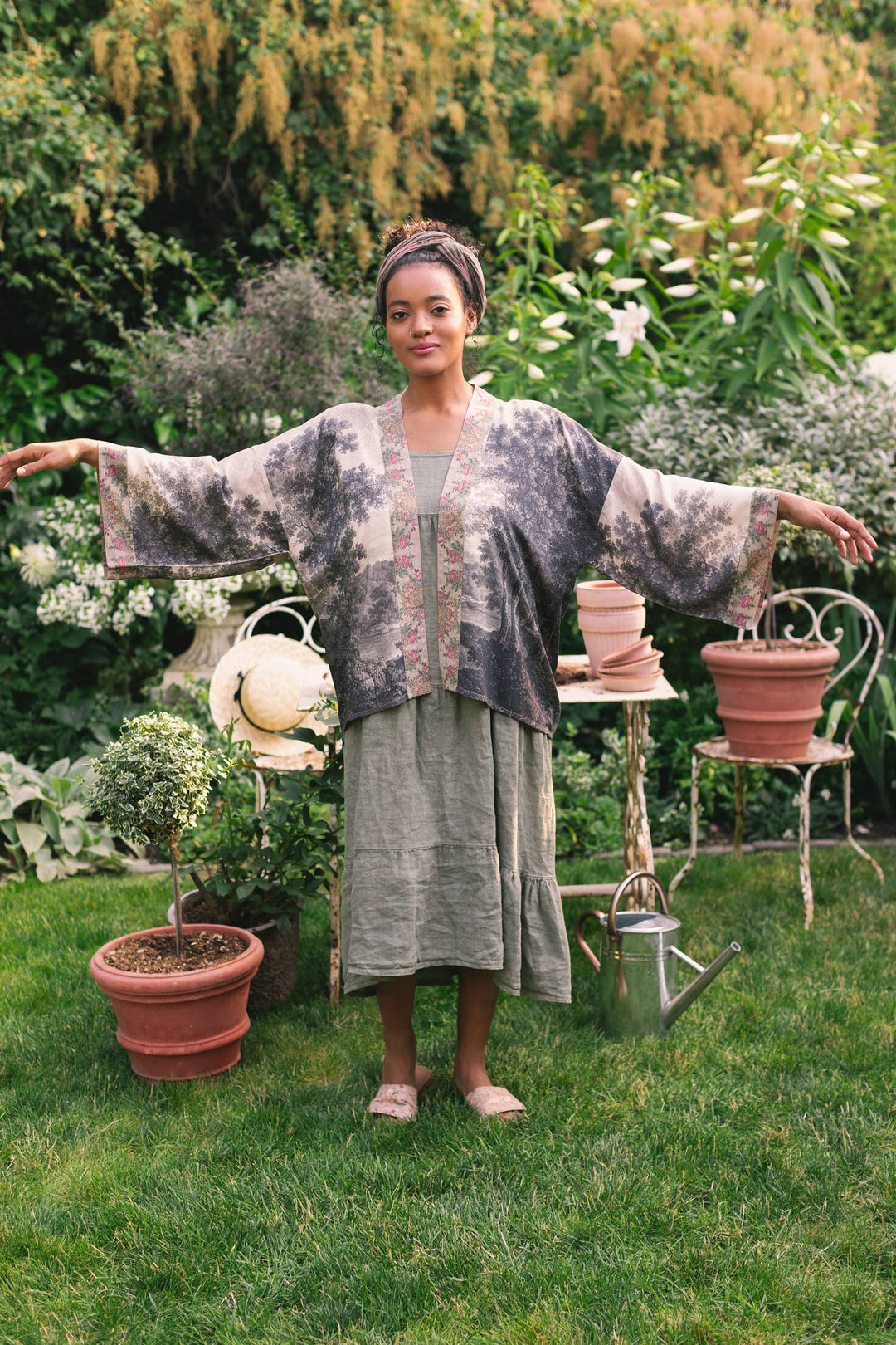 Market of Stars (Worldwide) - Still I Rise Pixie Duster Cropped Kimono w Sunrise Woman