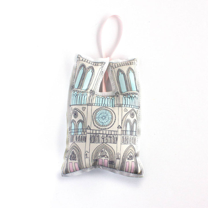 Creationzbycatherine Catherine - Notre Dame de Paris, ornament