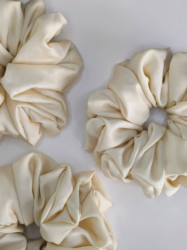 Janzy - Like Butter Off White Silk Oversized Scrunchie