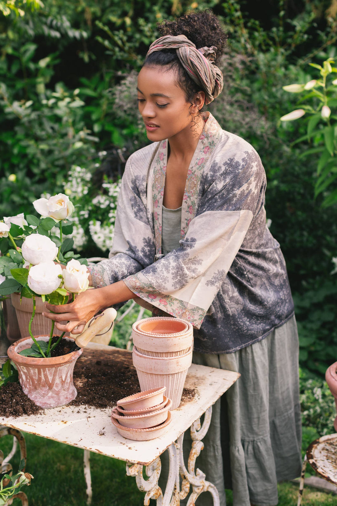 Market of Stars (Worldwide) - Still I Rise Pixie Duster Cropped Kimono w Sunrise Woman