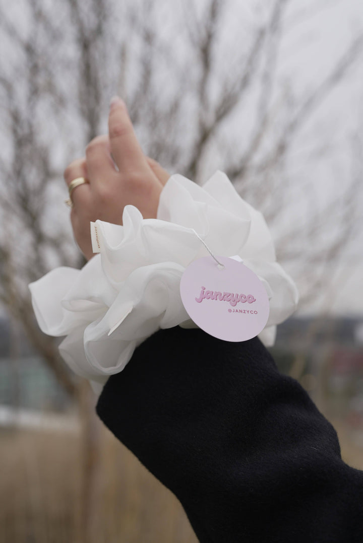 Janzy - White Organza Oversized Scrunchie
