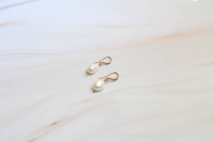 iBijoux - Minimal Freshwater Pearl Dangle Earrings (1E04a)