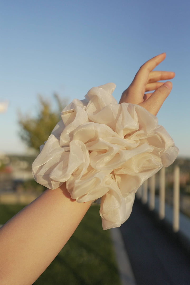 Janzy - Cream Organza Oversized Scrunchie