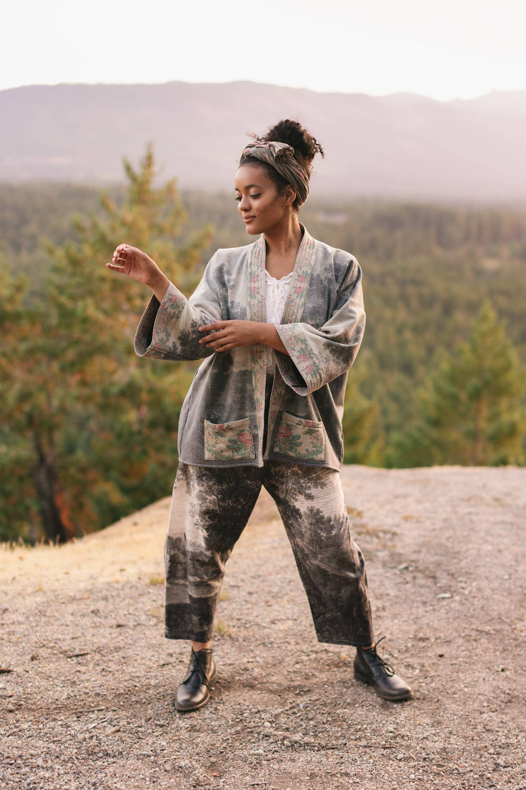 Market of Stars (Worldwide) - Still I Rise Linen Cropped Artist Pant w/ Sunrise, Woman