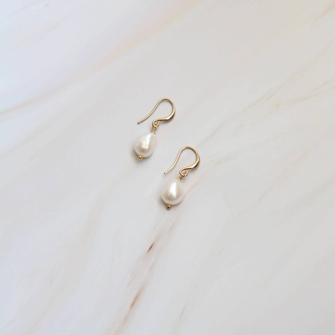 iBijoux - Minimal Freshwater Pearl Dangle Earrings (1E04a)