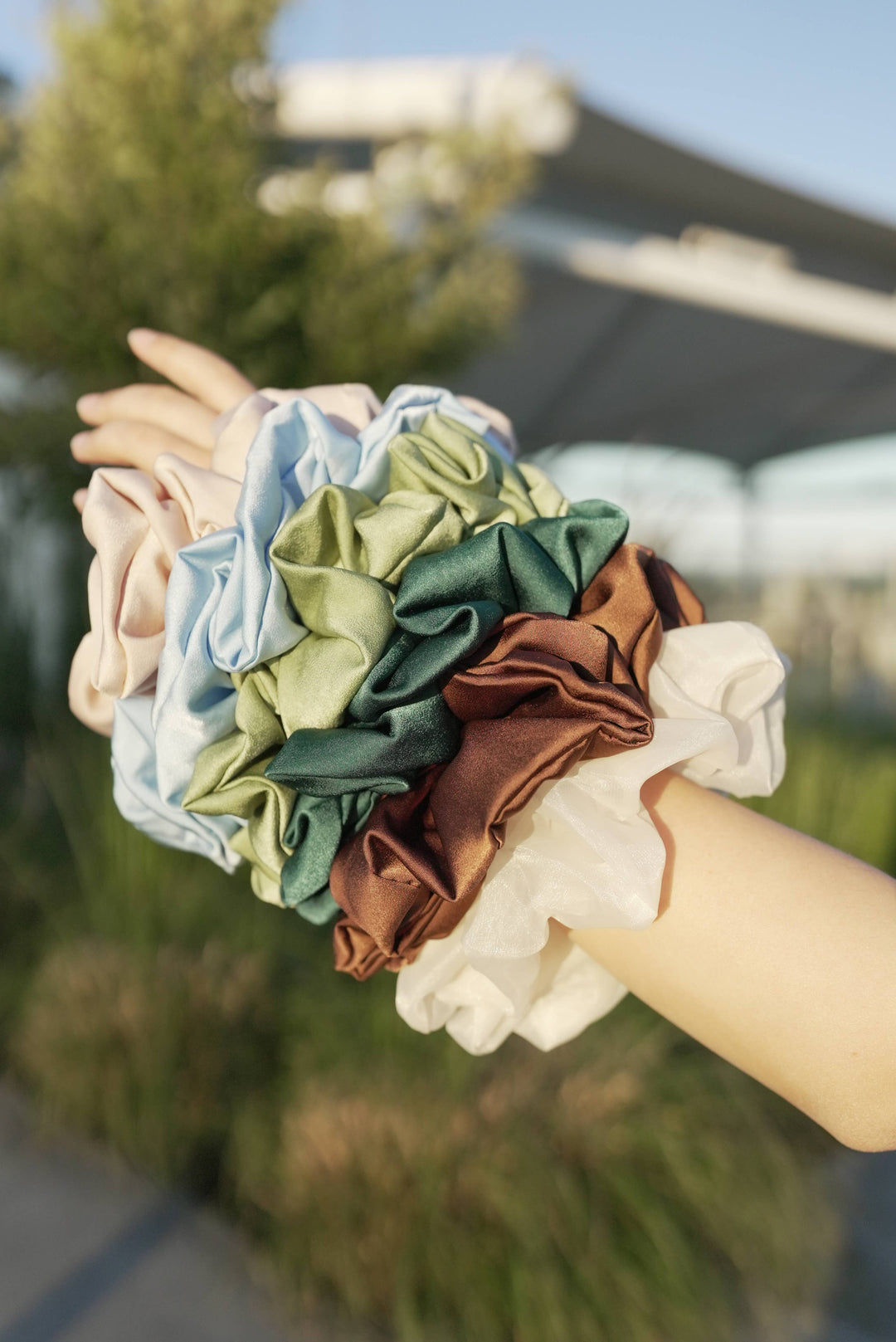 Janzy - Cream Organza Oversized Scrunchie