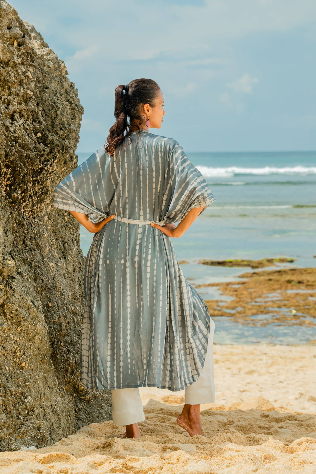 Suzie Blue Canada - Bone Tie Dye Kimono - Grey & White