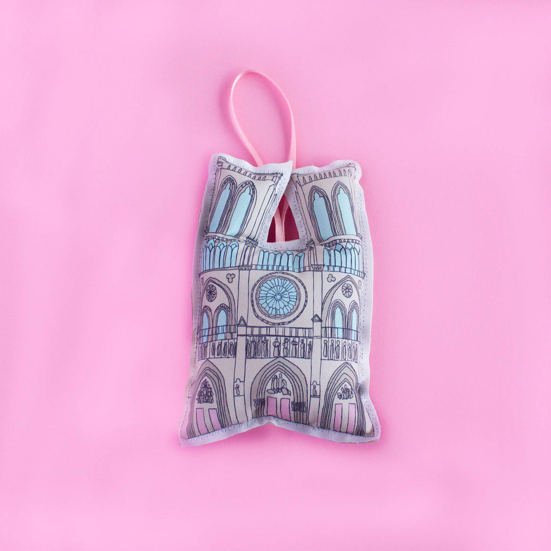 Creationzbycatherine Catherine - Notre Dame de Paris, ornament