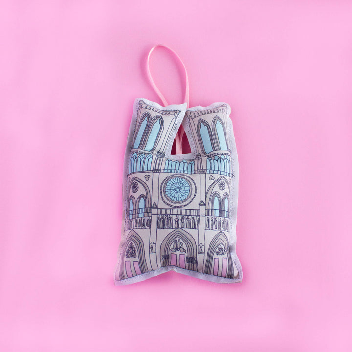 Creationzbycatherine Catherine - Notre Dame de Paris, ornament