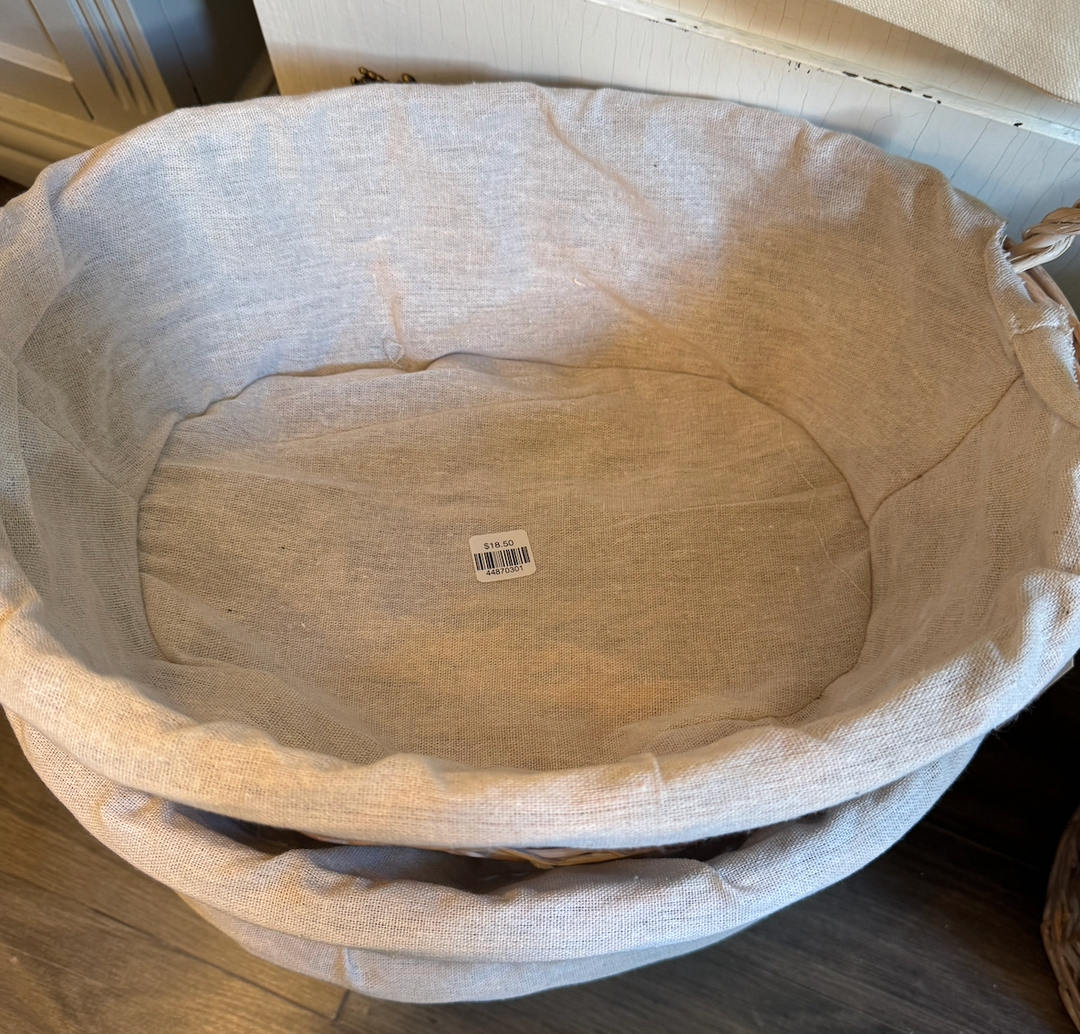 Oval whitewashed basket with lining