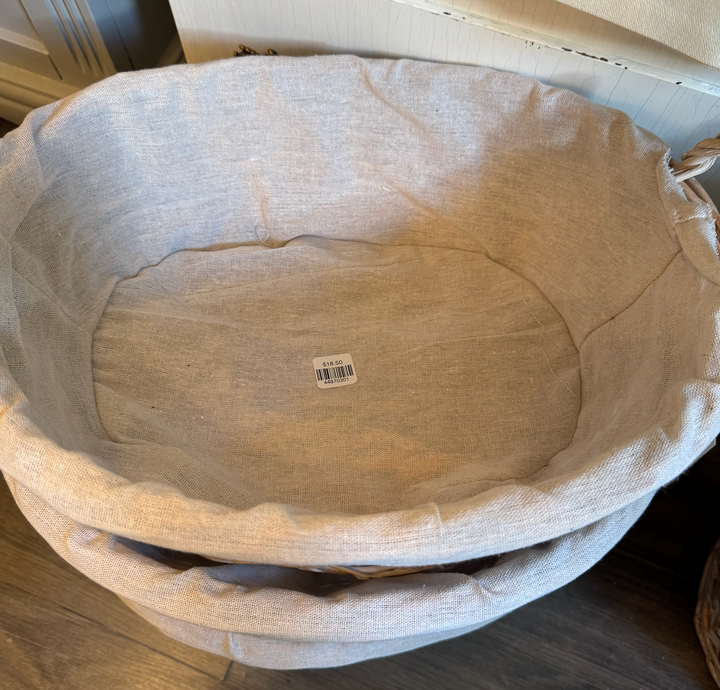 Oval whitewashed basket with lining