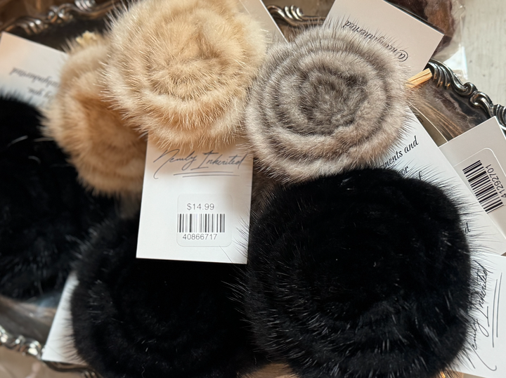 Fur brooch camellia grey