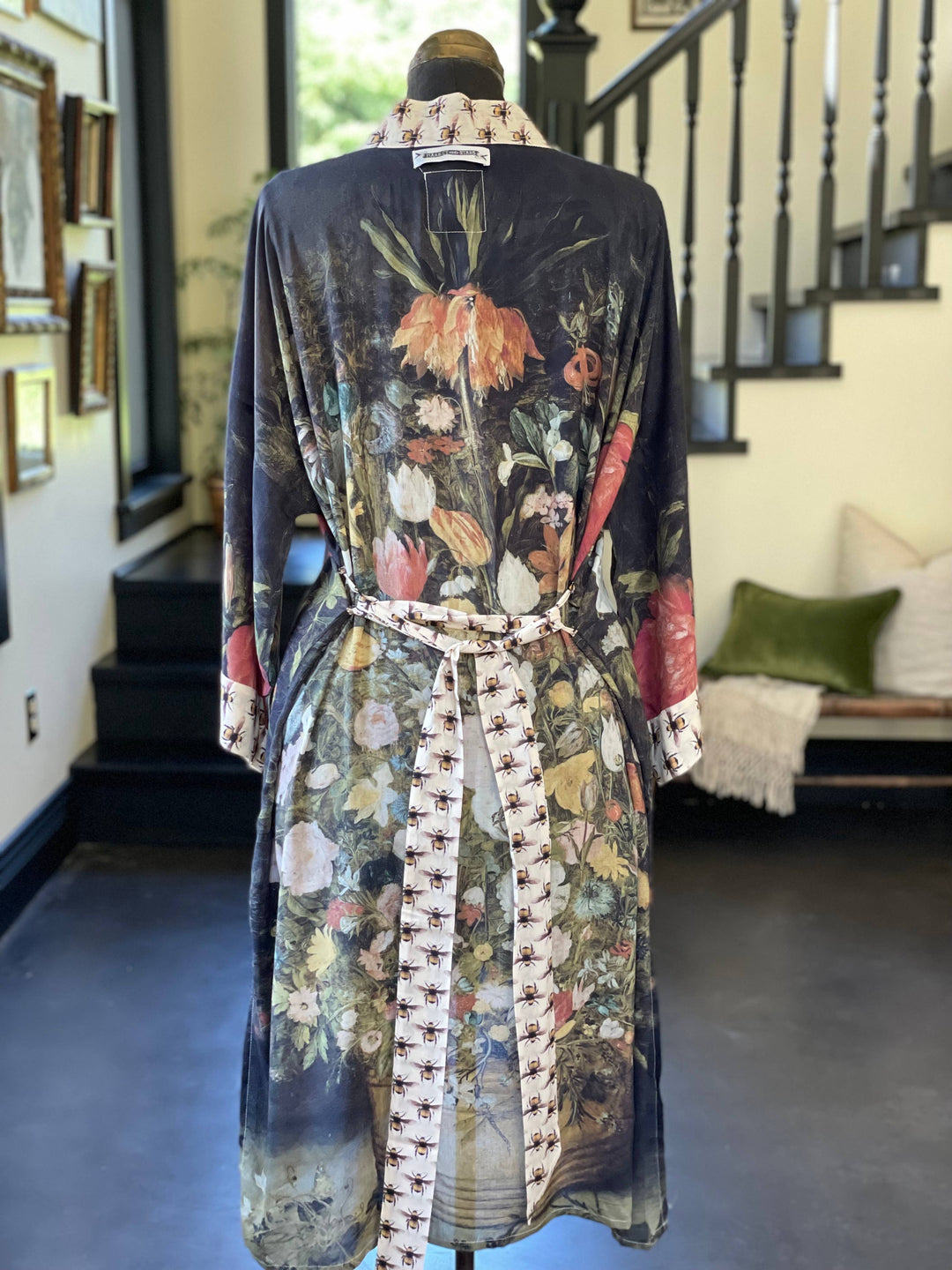 Market of Stars (Worldwide) - I Dream In Flowers Opera Duster Kimono Robe w/ Bees