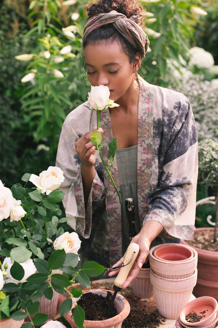 Market of Stars (Worldwide) - Still I Rise Pixie Duster Cropped Kimono w Sunrise Woman