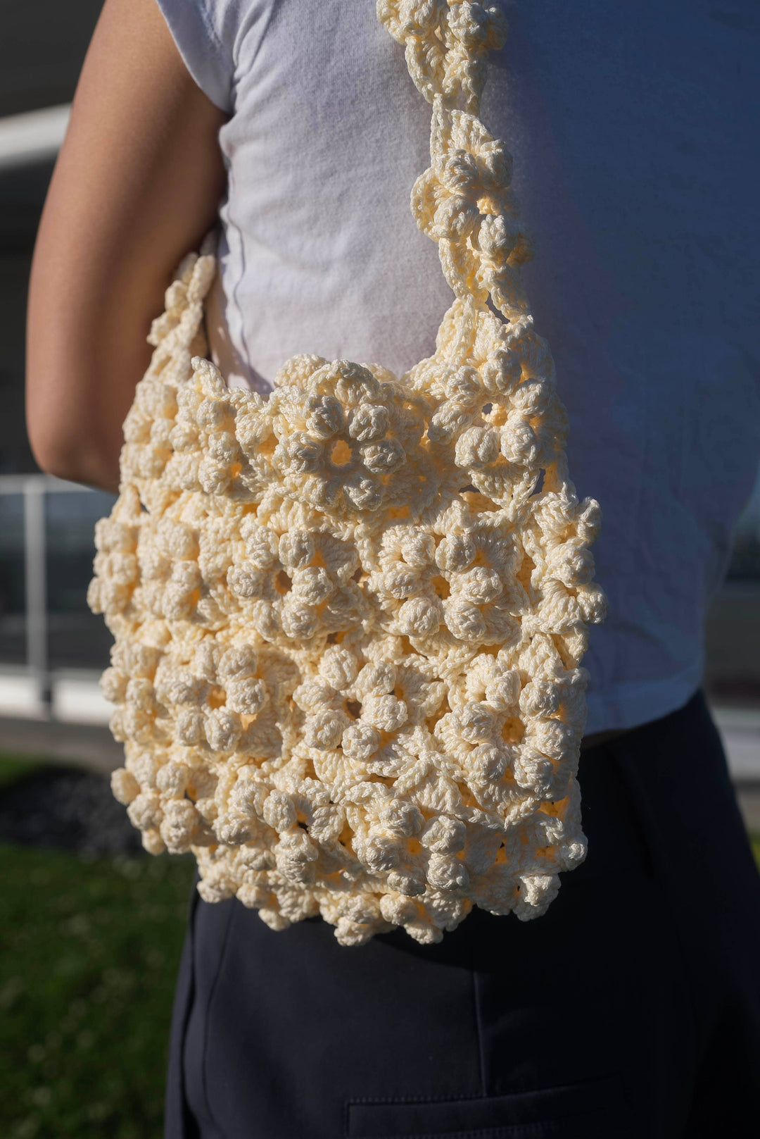 Janzy - White Floral Crochet Tote