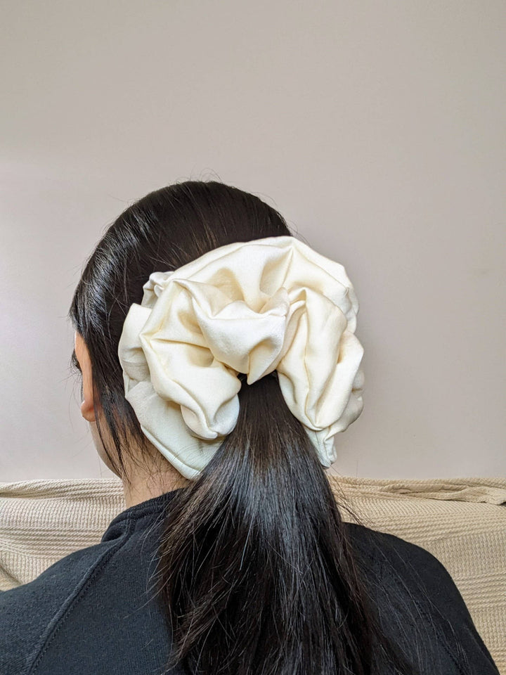 Janzy - Like Butter Off White Silk Oversized Scrunchie