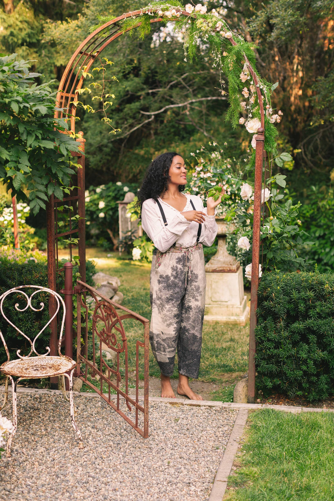 Market of Stars (Worldwide) - Still I Rise Linen Cropped Artist Pant w/ Sunrise, Woman