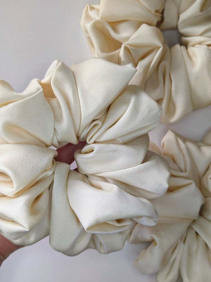 Janzy - Like Butter Off White Silk Oversized Scrunchie