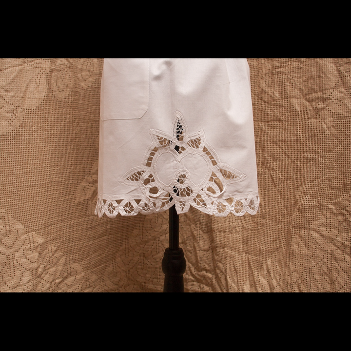 Eastern Sunrise Lace And Linens Inc. - Battenburg Waist Apron with Lace Apple Motif